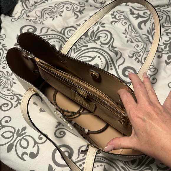 Coach Carryall Bag with crossbody strap - Picture 4 of 4